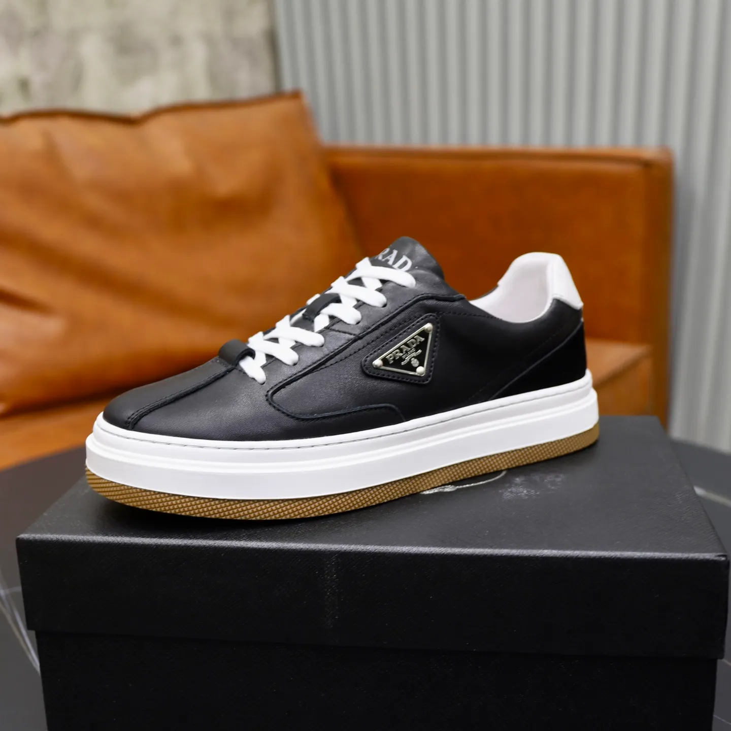 Ex-factory price: 440💰🙅‍♂️🙅‍♂️🙅‍♂️ Brand: PRADA Standard code: 38–44 (45 can be customized) Grade: Same as the official website Material: Original cowhide fabric Comfortable pigskin lining Lightweight wear-resistant outsole Style category: Men's fashionable casual shoes and boots Running sports shoes Distinguished luxury brand elements Top luxury Color: actual picture color